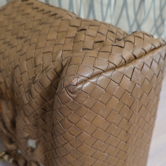 Bottega Veneta Vintage Brown Woven Tote with Cream Accents Straps - Picture 6 of 14